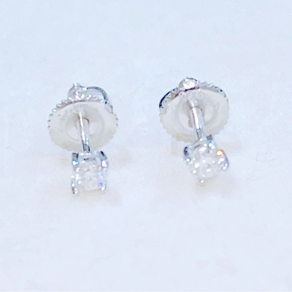 $100 Retail NWT 925 Silver Mossanite Screw Back Earrings - Picture 4 of 7